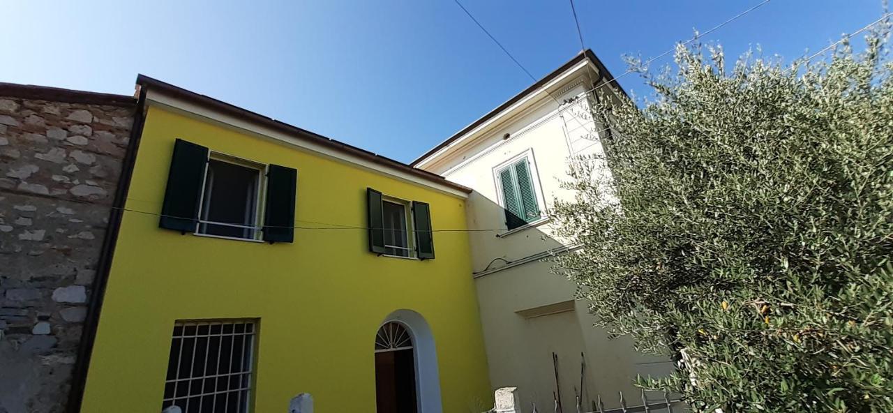 La Casa Gialla Del Ristoro Agricolo Vecchiano Exterior foto